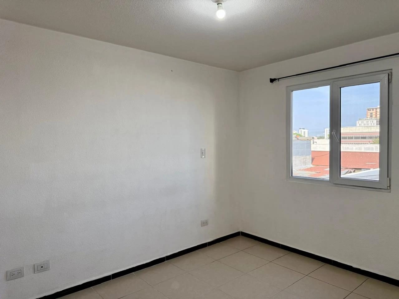 APARTAMENTO EN RENTA EN ZONA 11, PARQUE 11 — Apartamento en Alquiler en Parque 11, Zona 11, Guatemala, Ciudad — foto 14 de 17