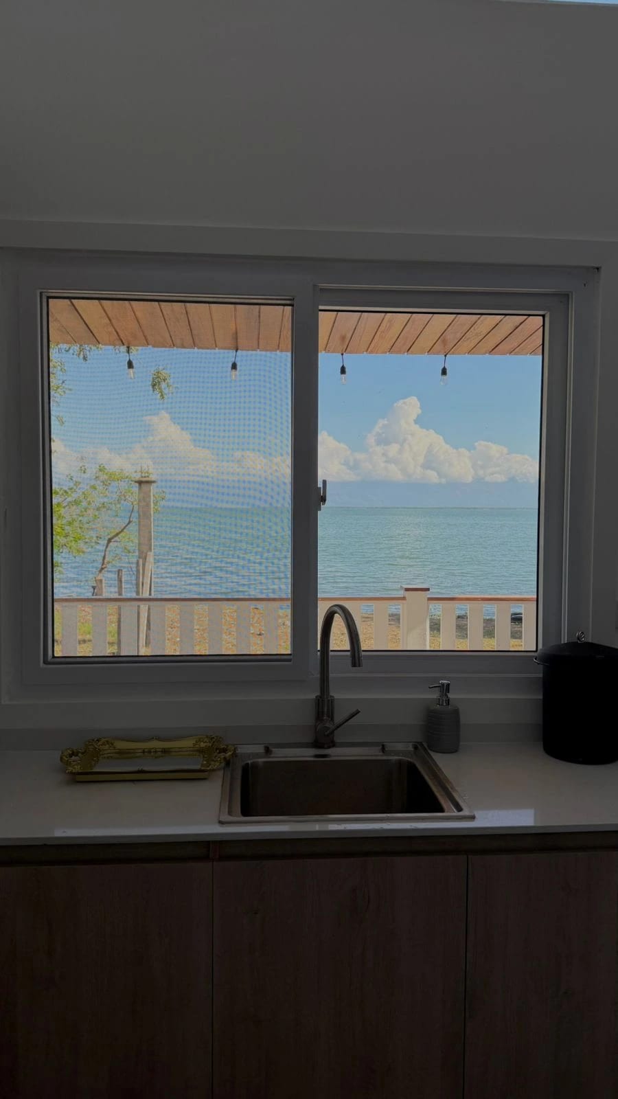 PROPIEDAD EN VENTA EN IZABAL, A ORILLA DEL LAGO — Casa vacacional en Venta en El Estor, Izabal — foto 7 de 15
