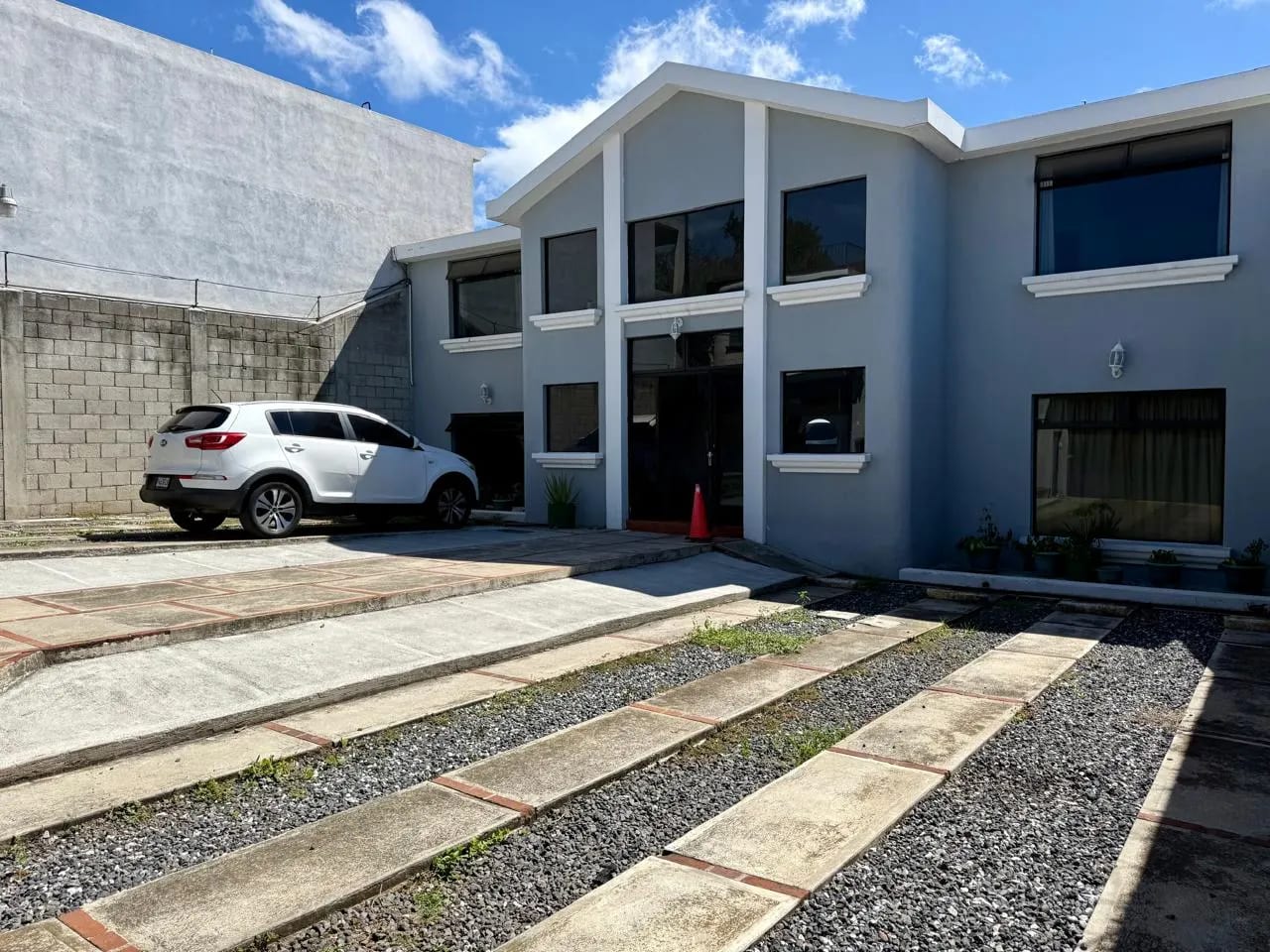 APARTAMENTO EN RENTA EN SAN CRISTOBAL, SECTOR B2 — Apartamento en Alquiler en Zona 8 Mixco, Guatemala, Ciudad — foto 1 de 17