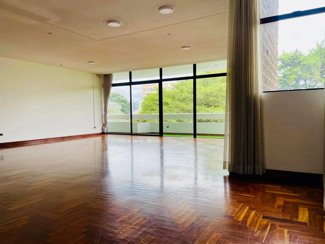Apartamento en Venta en Zona 14, Edificio Villa Mayor — Apartamento en Venta en Villa Mayor, Zona 14, Guatemala, Ciudad — foto 1 de 9