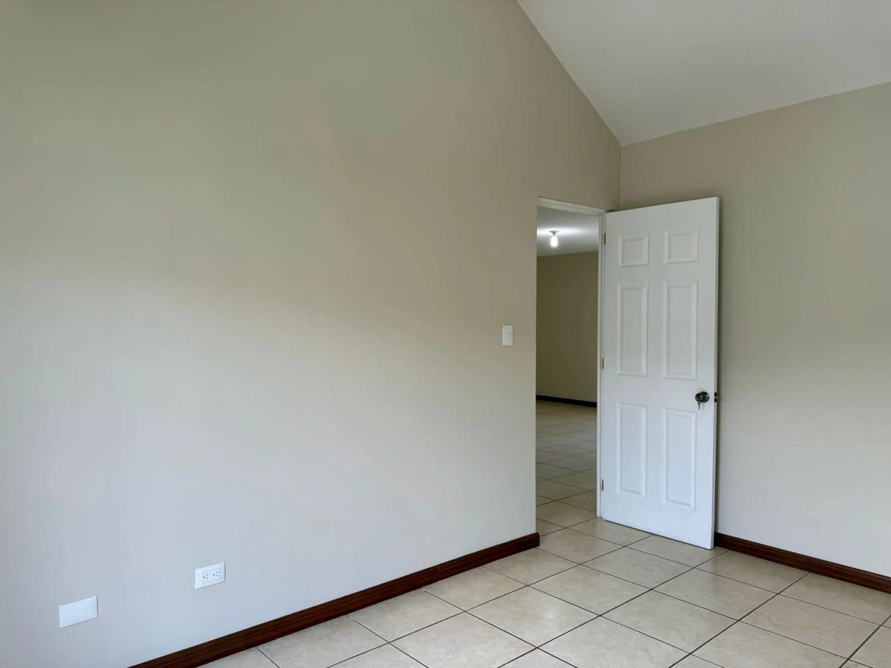 Casa en Renta en Condado Naranjo, Zona 4 de Mixco — Casa en Alquiler en Condado Naranjo, Zona 4 Mixco, Guatemala, Ciudad — foto 12 de 17