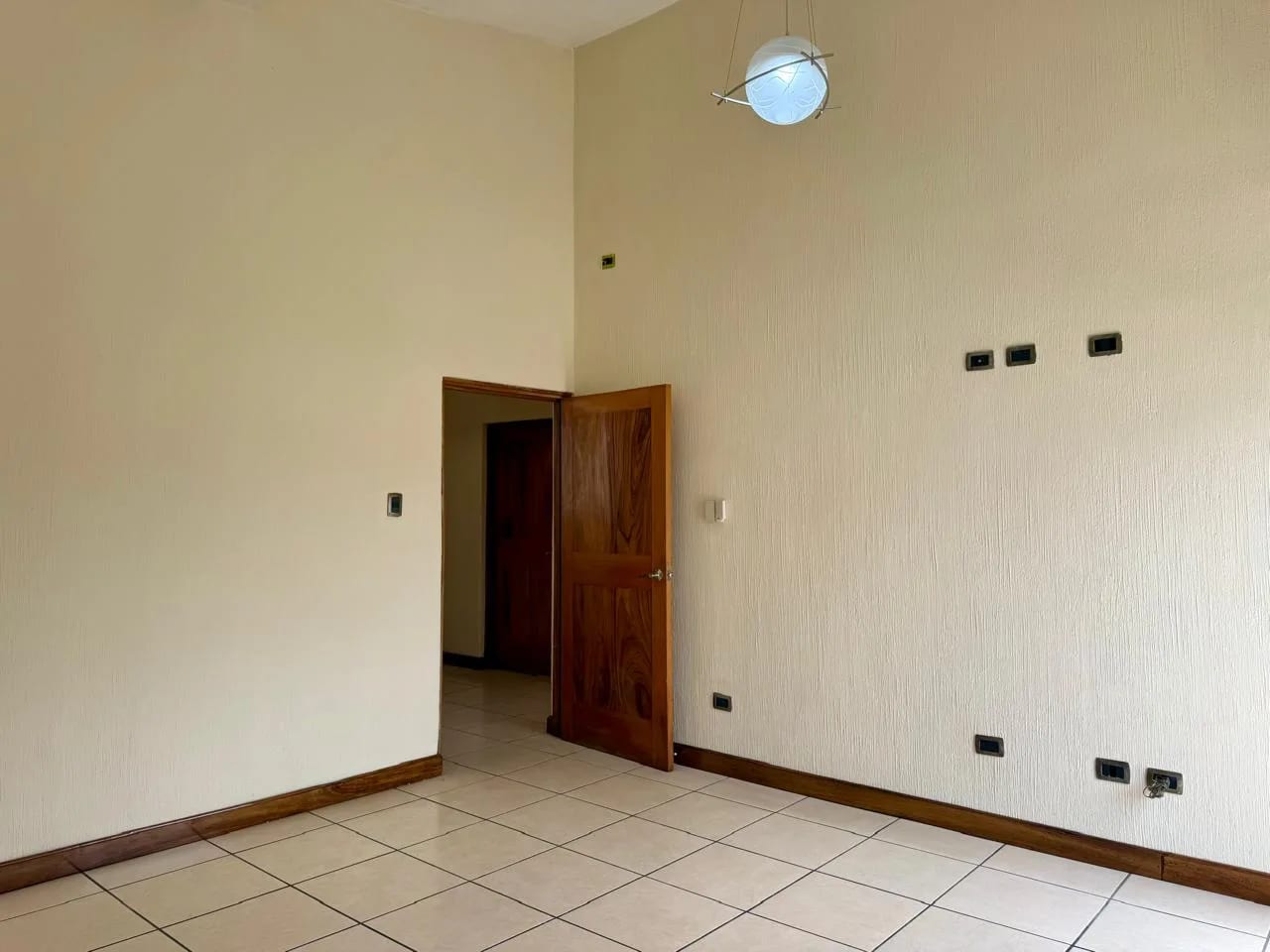 Casa en Renta en Zona 11 Mariscal, Dentro de Condominio — Casa en Alquiler en Zona 11, Guatemala, Ciudad — foto 11 de 17