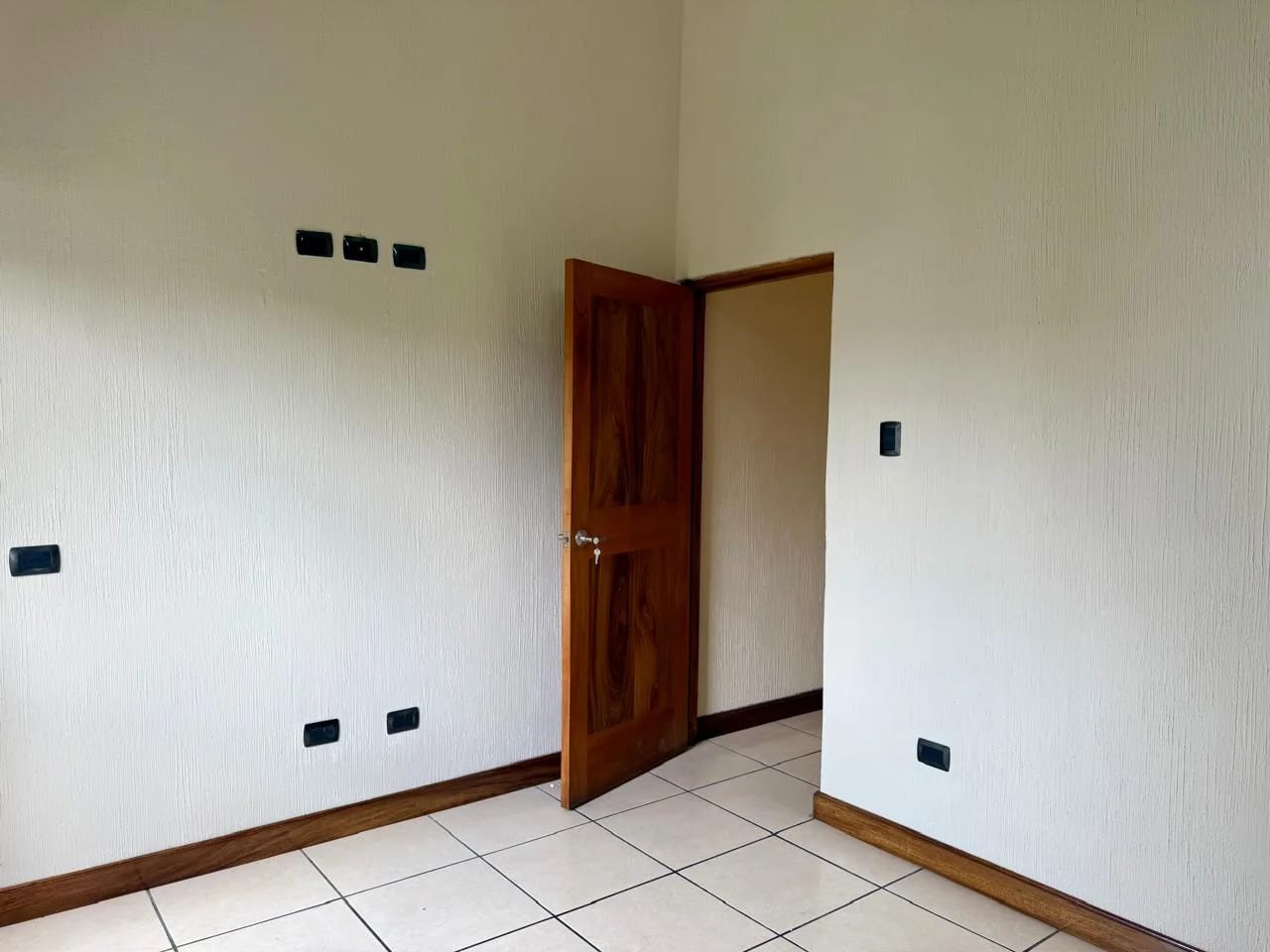 Casa en Renta en Zona 11 Mariscal, Dentro de Condominio — Casa en Alquiler en Zona 11, Guatemala, Ciudad — foto 15 de 17