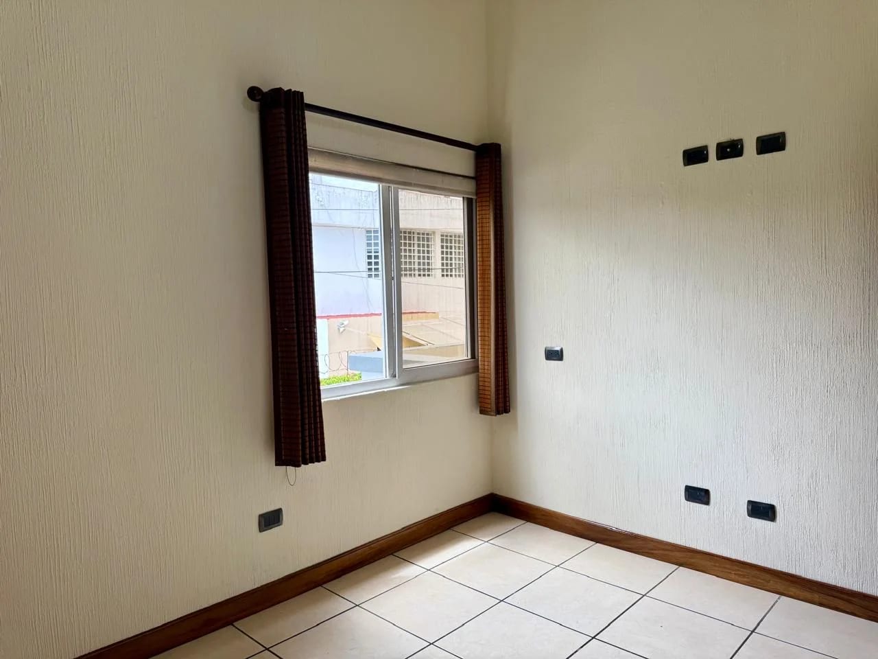 Casa en Renta en Zona 11 Mariscal, Dentro de Condominio — Casa en Alquiler en Zona 11, Guatemala, Ciudad — foto 16 de 17
