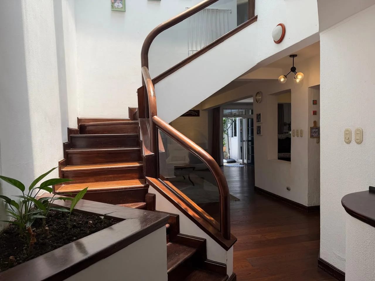 Casa en Venta en Zona 15 en Condominio, Cercano al Hospital el Pilar — Casa en Venta en Zona 15, Guatemala, Ciudad — foto 1 de 17