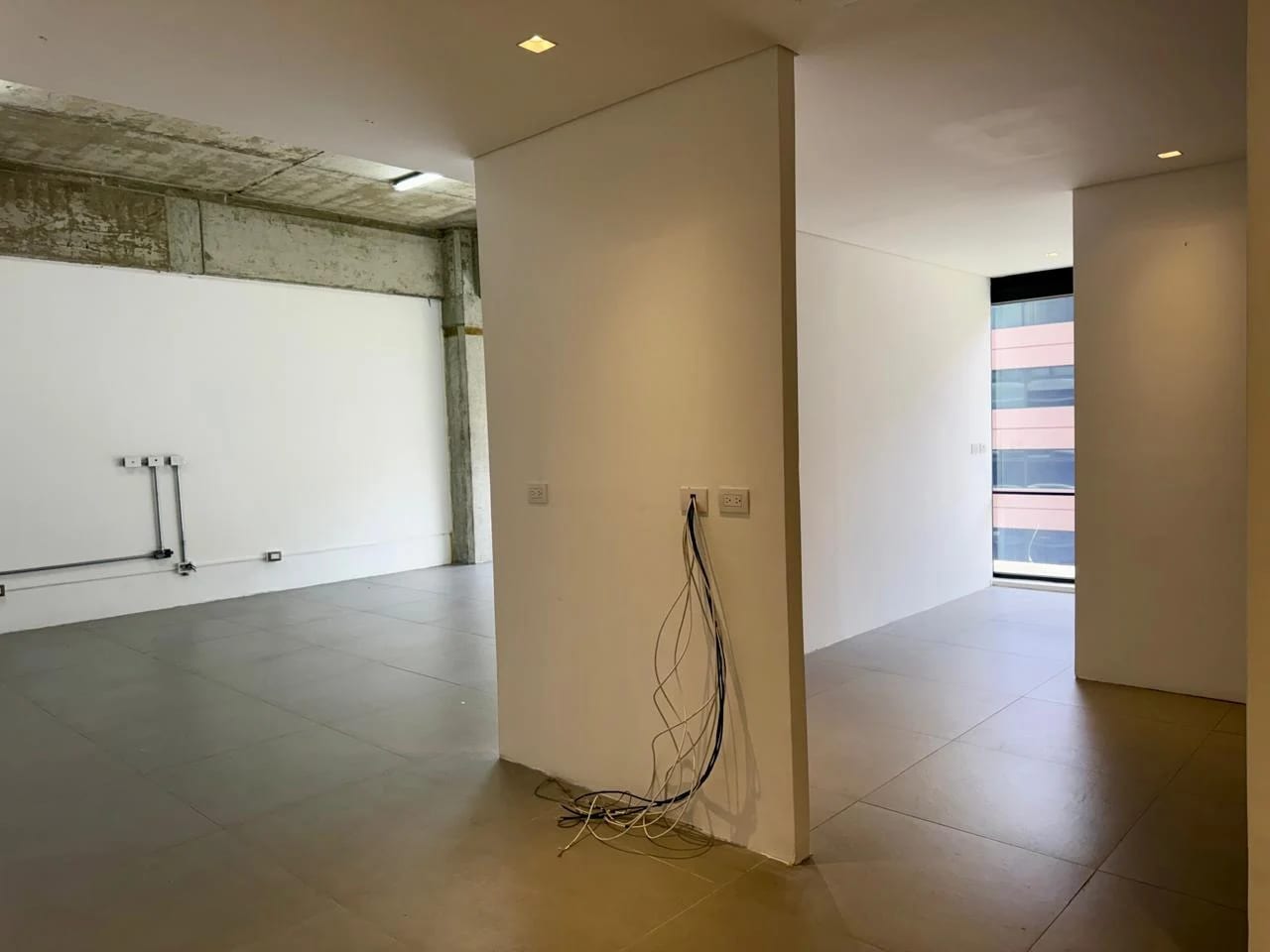 Oficina en Renta en Zona , Design Center — Oficina en Alquiler en Design Center, Zona 10, Guatemala, Ciudad — foto 6 de 8