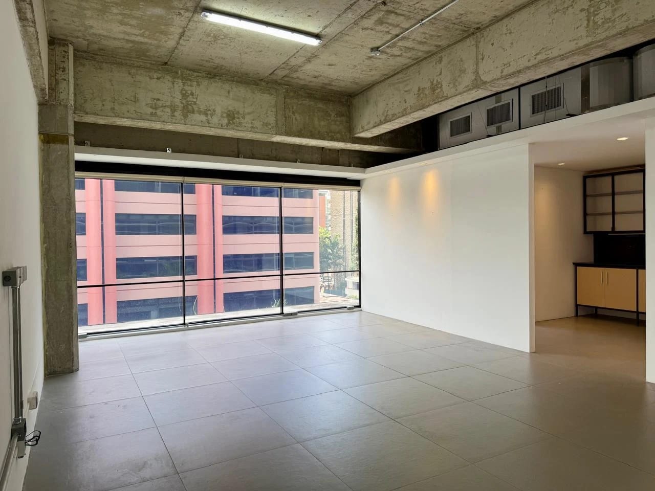 Oficina en Renta en Zona , Design Center — Oficina en Alquiler en Design Center, Zona 10, Guatemala, Ciudad — foto 1 de 8
