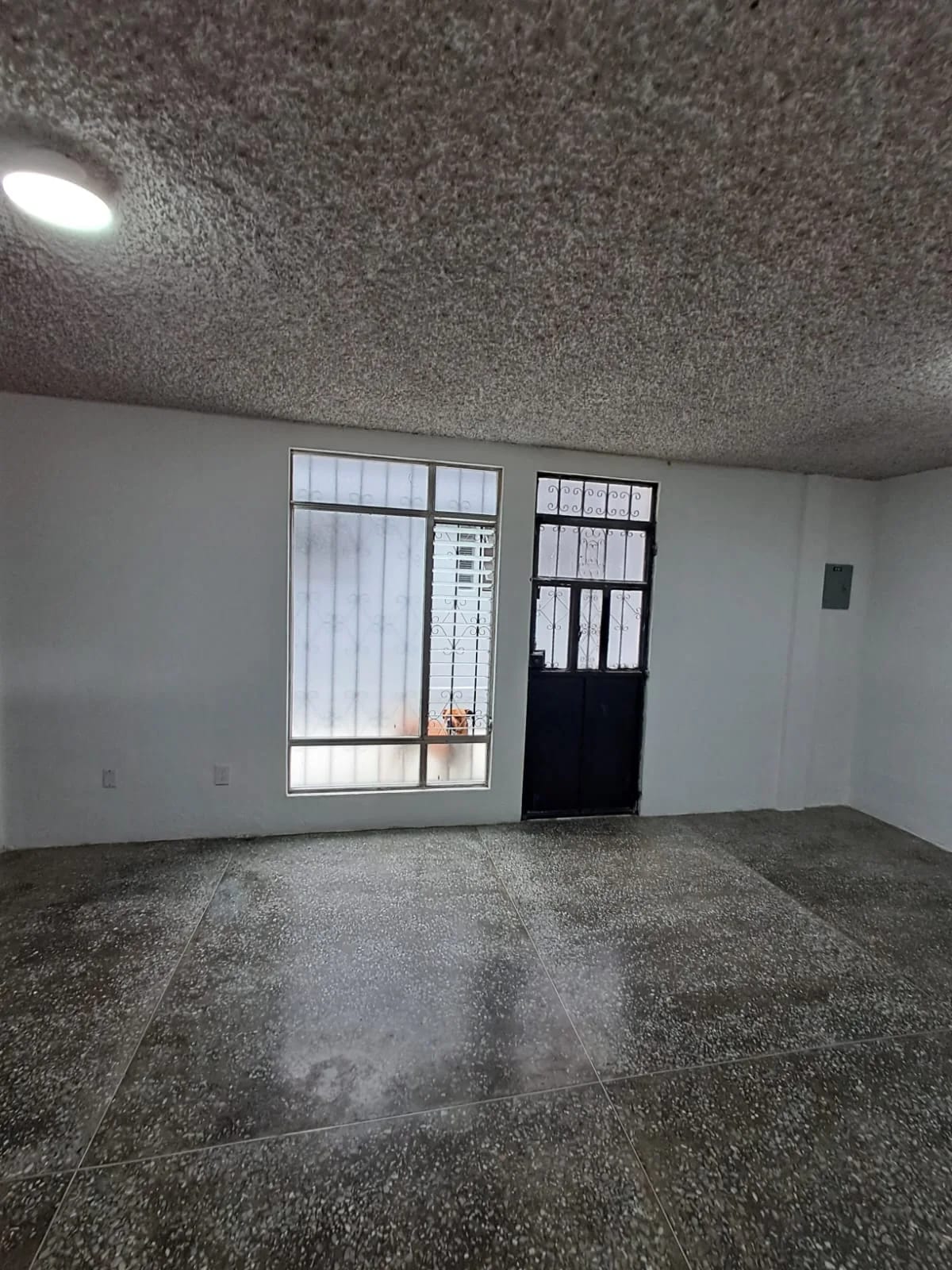 Apartamento en Renta en Zona 15. Colonia el Maestro II — Apartamento en Alquiler en Colonia El Maestro, Zona 15, Guatemala, Ciudad — foto 1 de 10
