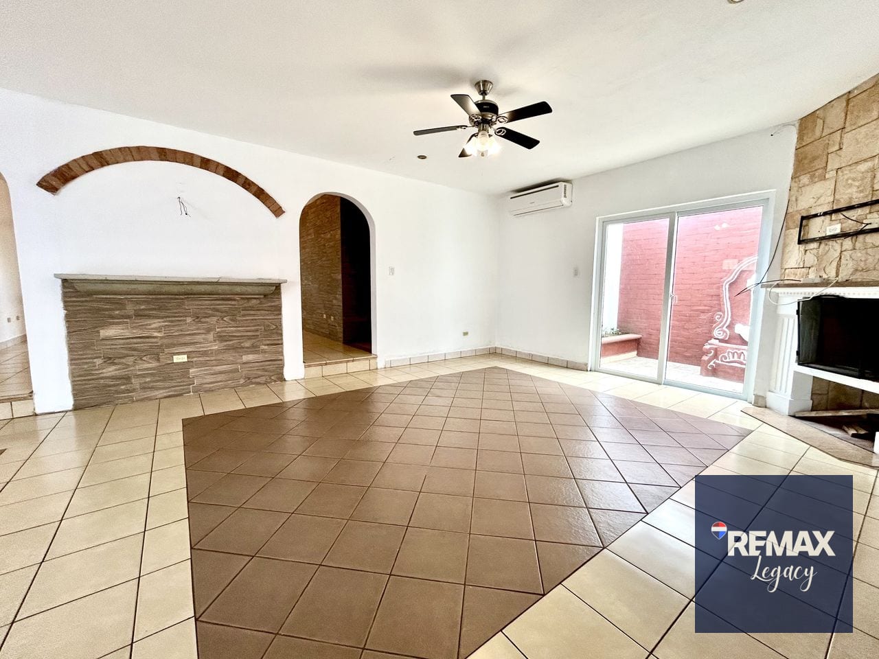Casa Venta | Jardines de San Isidro | zona 16 — Casa en Venta en Zona 16, Guatemala, Ciudad — foto 3 de 17