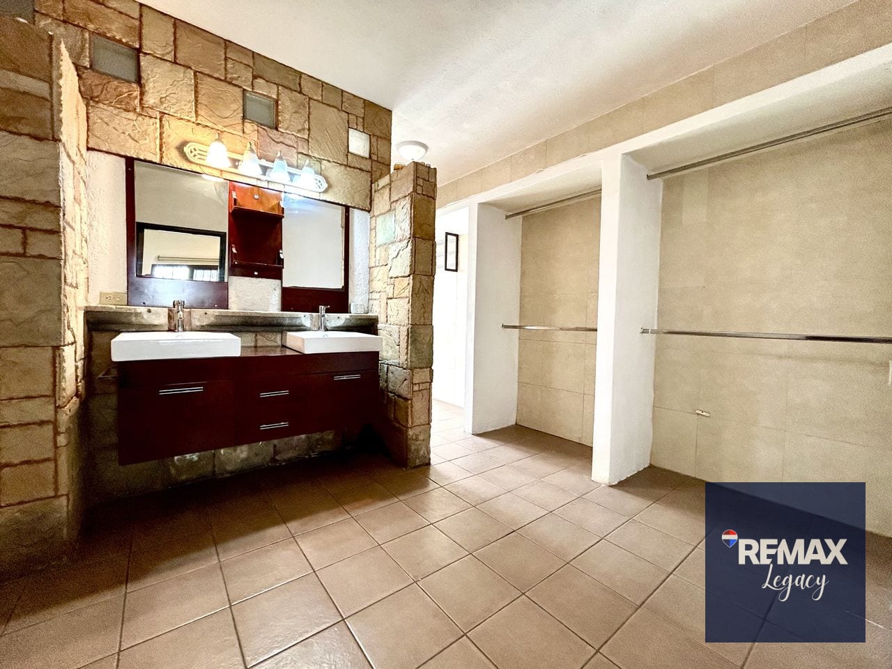 Casa Venta | Jardines de San Isidro | zona 16 — Casa en Venta en Zona 16, Guatemala, Ciudad — foto 9 de 17