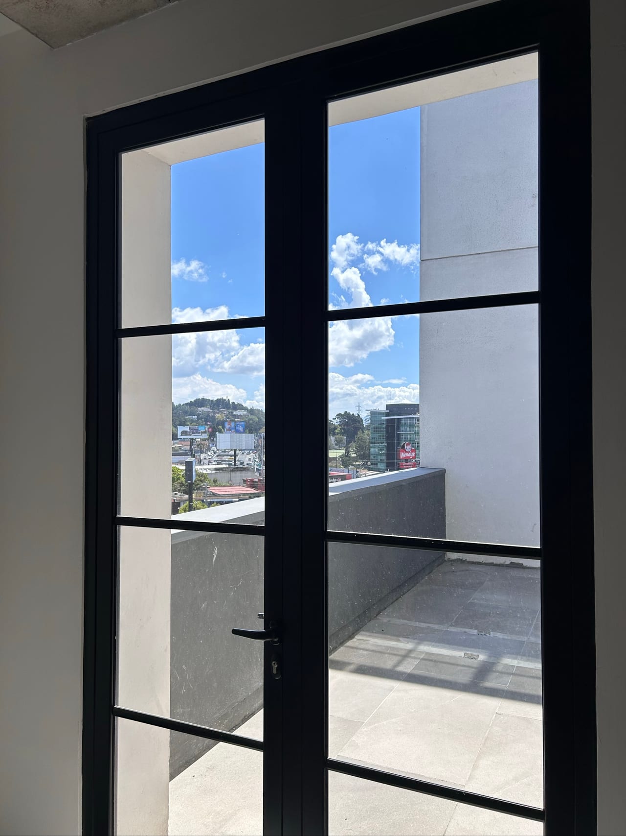 OFICINA en Vila flor cruce a San José Pinula, restaurantes, comercios, clínicas, todo en un mismo lugar — Oficina en Alquiler en km 16-20, Carretera a El Salvador, Guatemala, Ciudad — foto 7 de 10