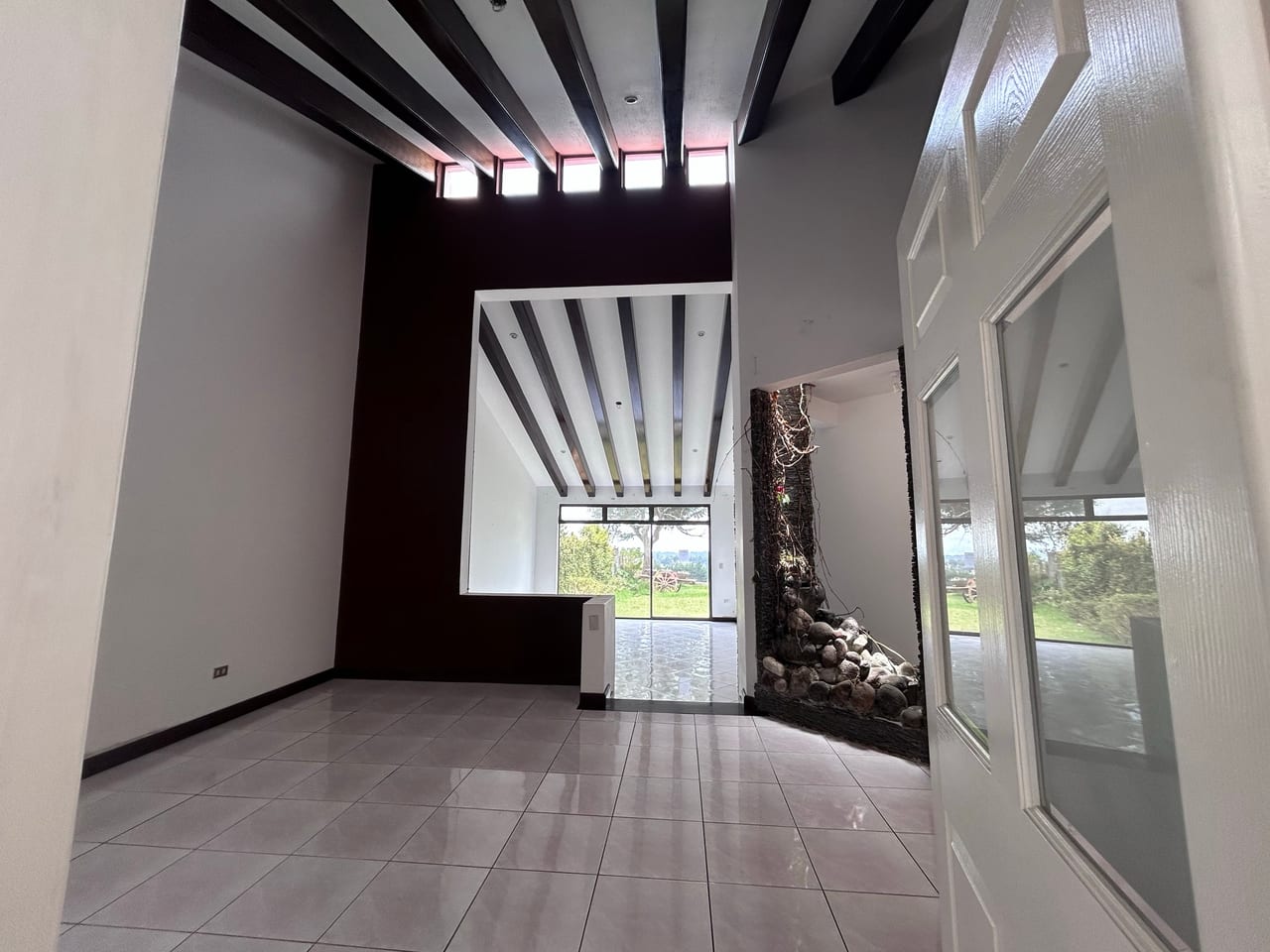 Preciosa Casa para Venta en Terravista, km 16.5 Carretera a El Salvador — Casa en Venta en Terravista, Carretera a El Salvador, Guatemala, Ciudad — foto 2 de 17