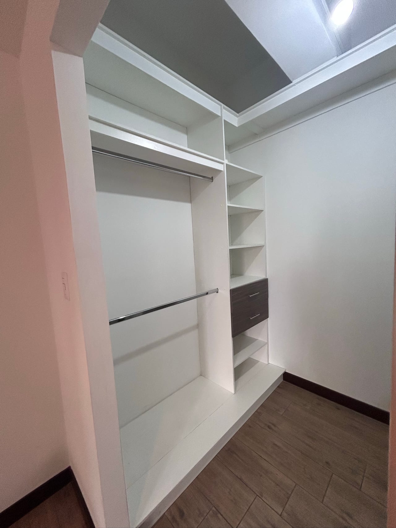 Super ubicado, apartamento en renta en edificio CASALINI — Apartamento en Alquiler en Zona 10, Guatemala, Ciudad — foto 8 de 17