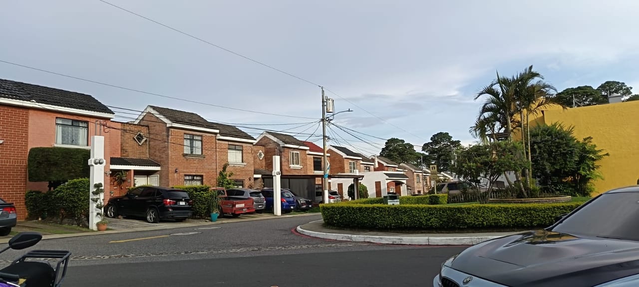 El Encinal a solo 5 minutos del club la montaña, linda casa en venta — Casa en Venta en Zona 6 Mixco, Guatemala, Ciudad — foto 1 de 17