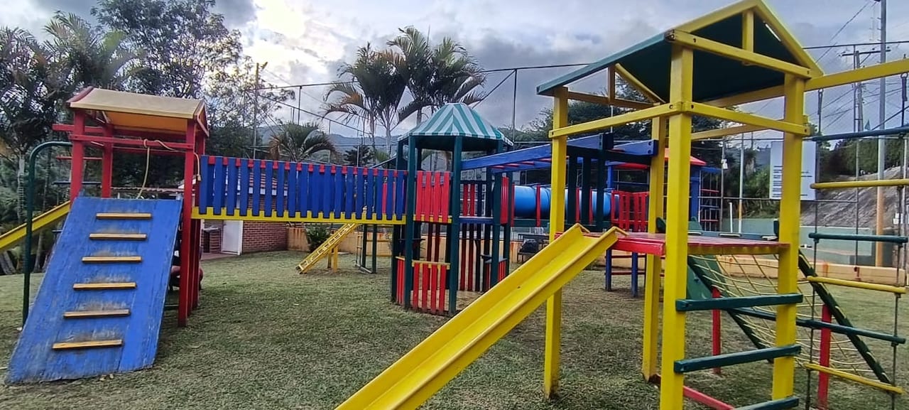 El Encinal a solo 5 minutos del club la montaña, linda casa en venta — Casa en Venta en Zona 6 Mixco, Guatemala, Ciudad — foto 3 de 17