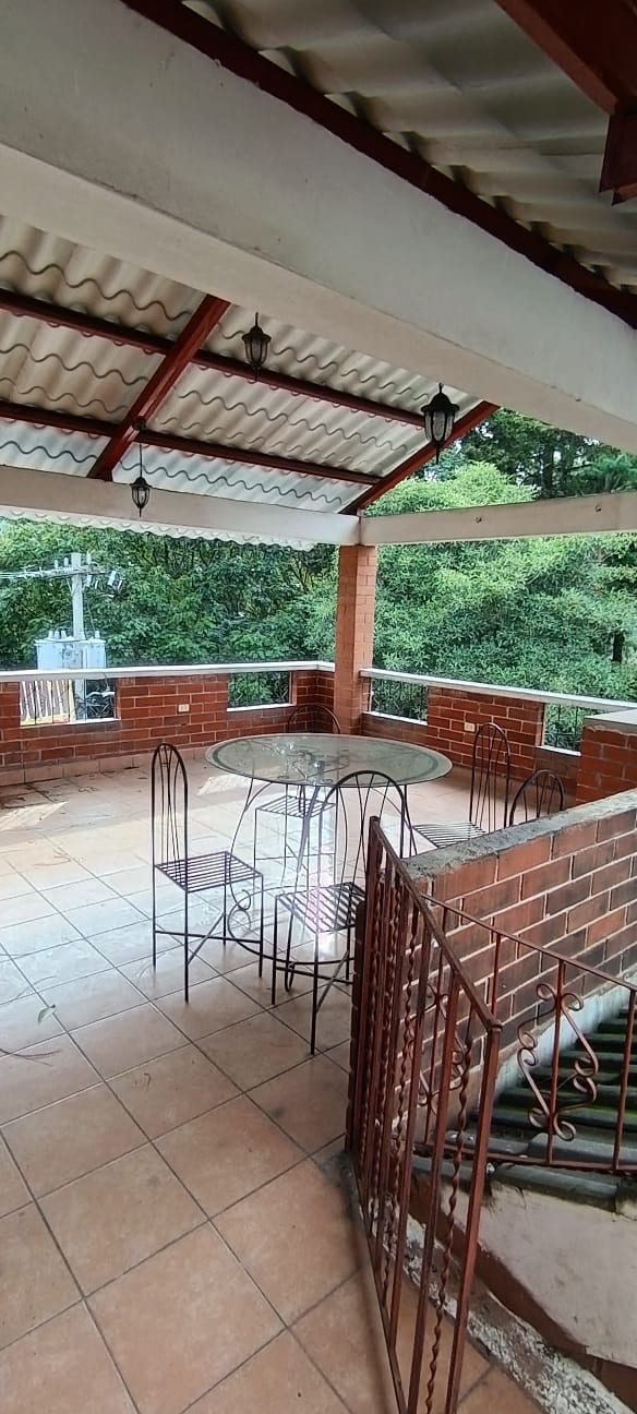 El Encinal a solo 5 minutos del club la montaña, linda casa en venta — Casa en Venta en Zona 6 Mixco, Guatemala, Ciudad — foto 10 de 17