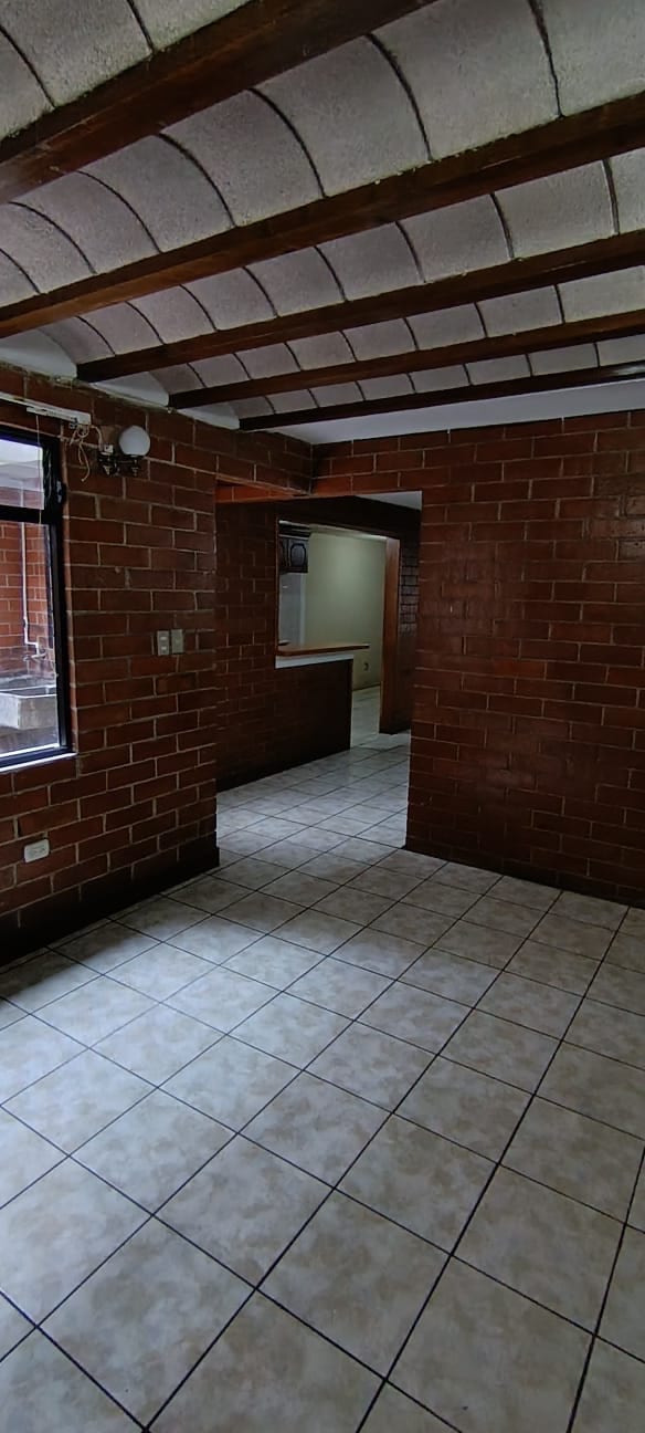 El Encinal a solo 5 minutos del club la montaña, linda casa en venta — Casa en Venta en Zona 6 Mixco, Guatemala, Ciudad — foto 13 de 17