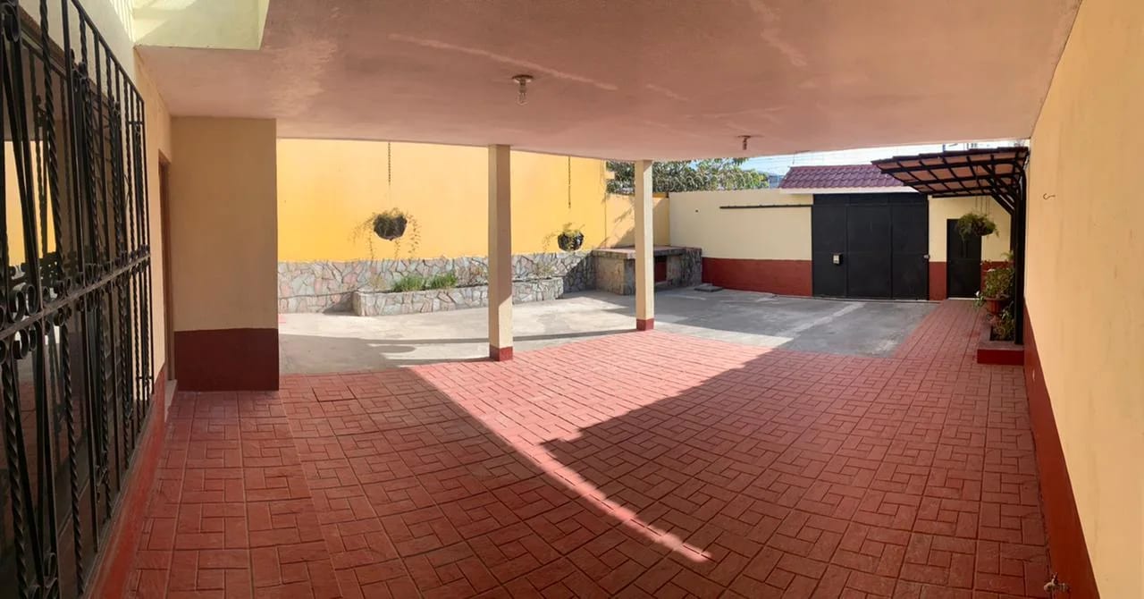 Amplia casa en renta en Colonia Santa Elisa, zona 12 — Casa en Alquiler en Zona 12, Guatemala, Ciudad — foto 1 de 4