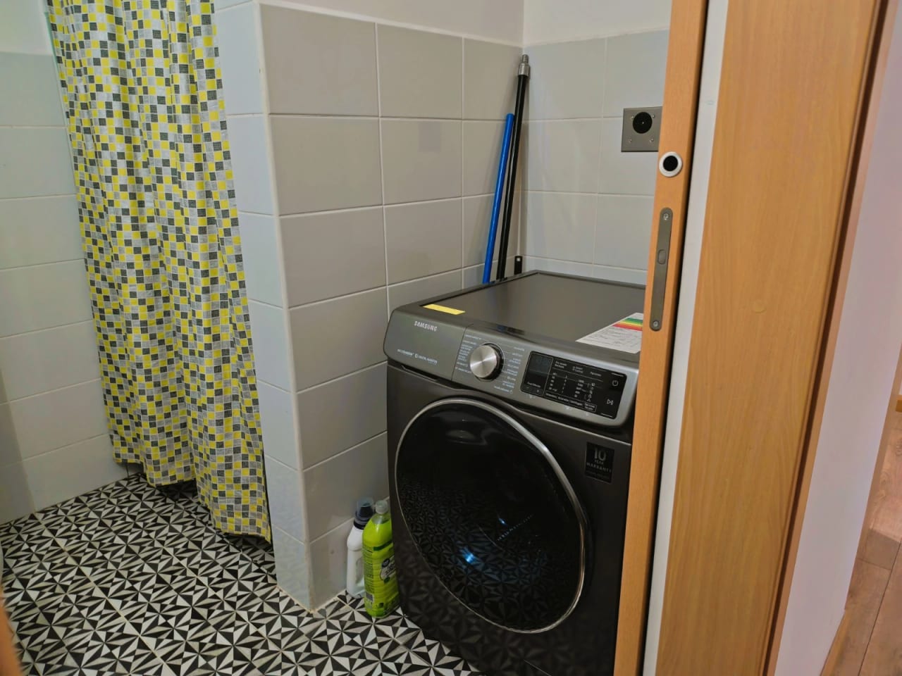 Renta de apartamento (amueblado) en zona 1 - Image 4