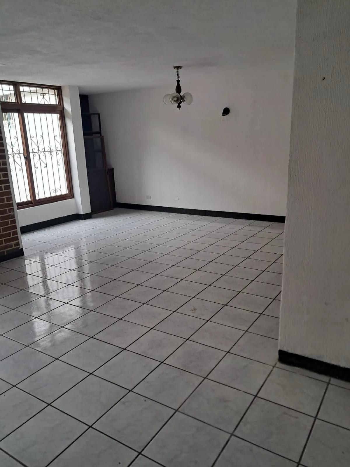 Amplio apartamento tipo casa en renta | Zona 1 | Primer nive — Casa en Alquiler en Zona 1, Guatemala, Ciudad — foto 1 de 8