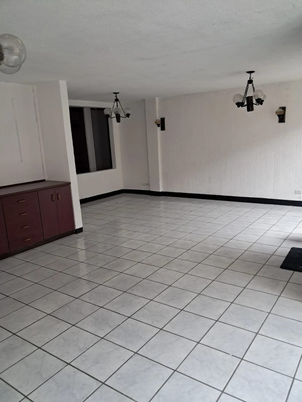 Amplio apartamento tipo casa en renta | Zona 1 | Primer nive — Casa en Alquiler en Zona 1, Guatemala, Ciudad — foto 2 de 8
