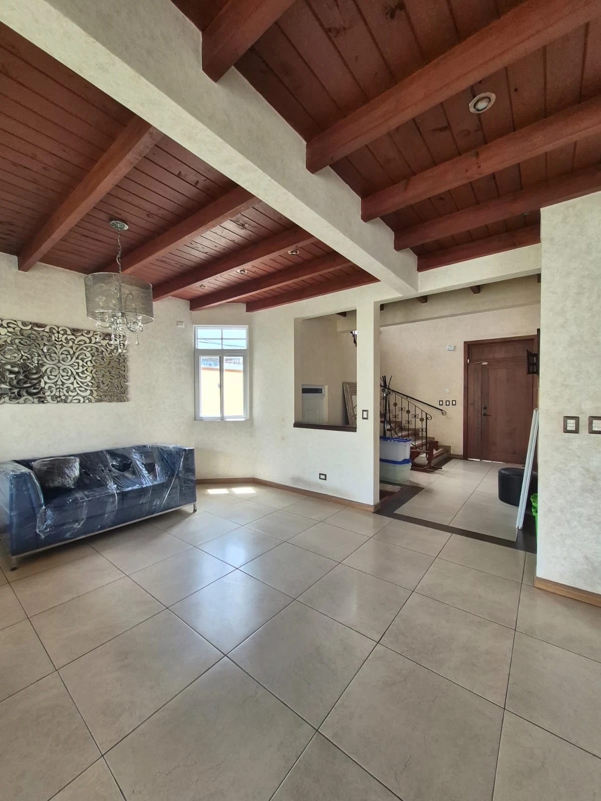 Amplia y preciosa casa en venta dentro de Hacienda Real zona 16 — Casa en Venta en Hacienda Real, Zona 16, Guatemala, Ciudad — foto 4 de 6