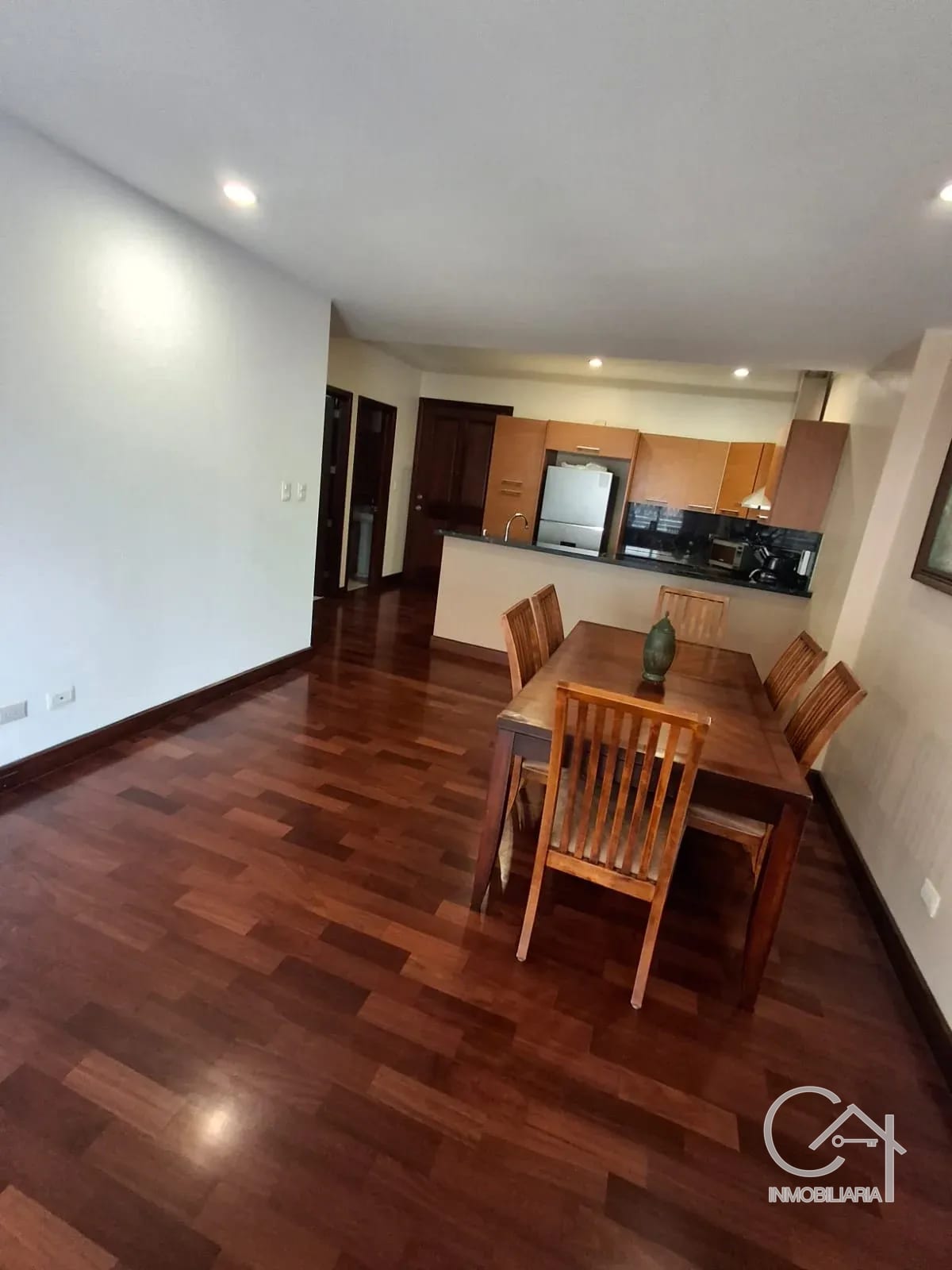 Apartamento en renta, Santa Maria zona 10 — Apartamento en Alquiler en Zona 10, Guatemala, Ciudad — foto 2 de 5