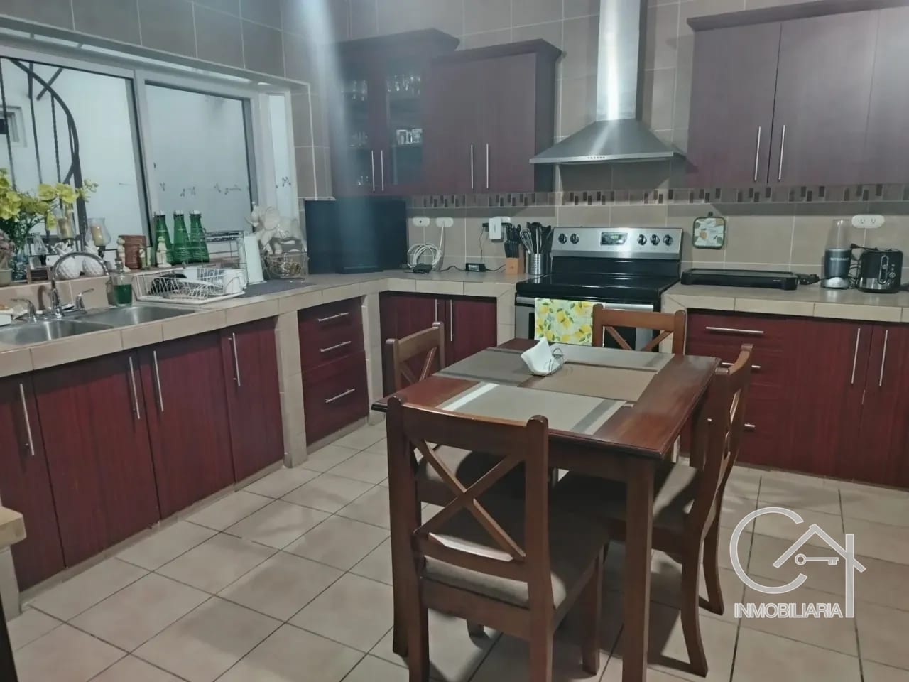Entre Bosques, CAES 18.5 Casa en venta — Casa en Venta en Santa Catarina Pinula, Guatemala, Ciudad — foto 4 de 10