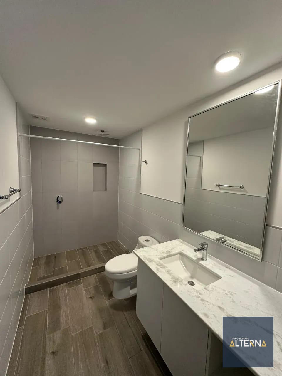 Apartamento en Venta Zona 14 primer nivel con jardin — Apartamento en Venta en Zona 14, Guatemala, Ciudad — foto 7 de 10