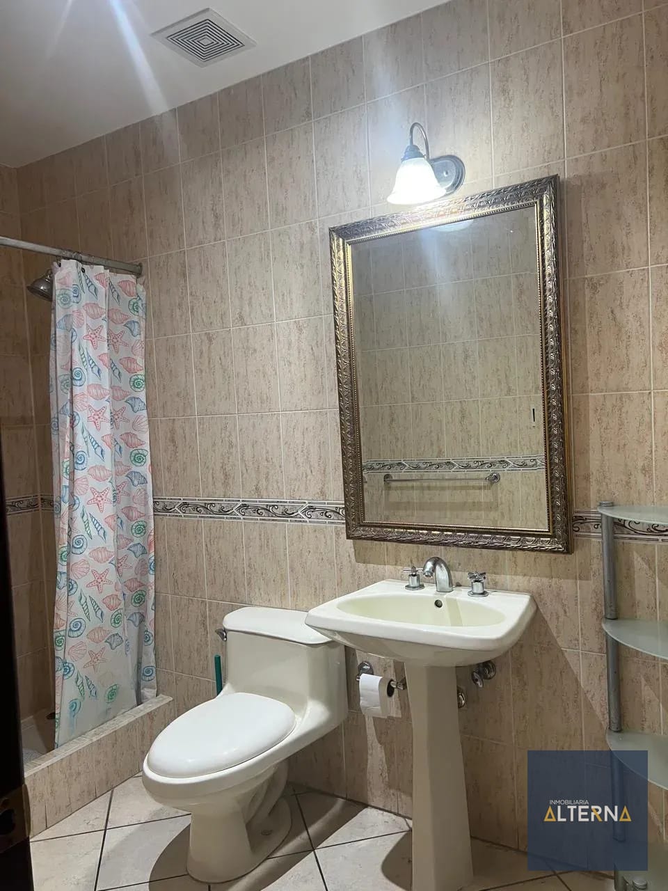 Apartamento en Renta Amueblado y Equipado Zona 10 - Image 1