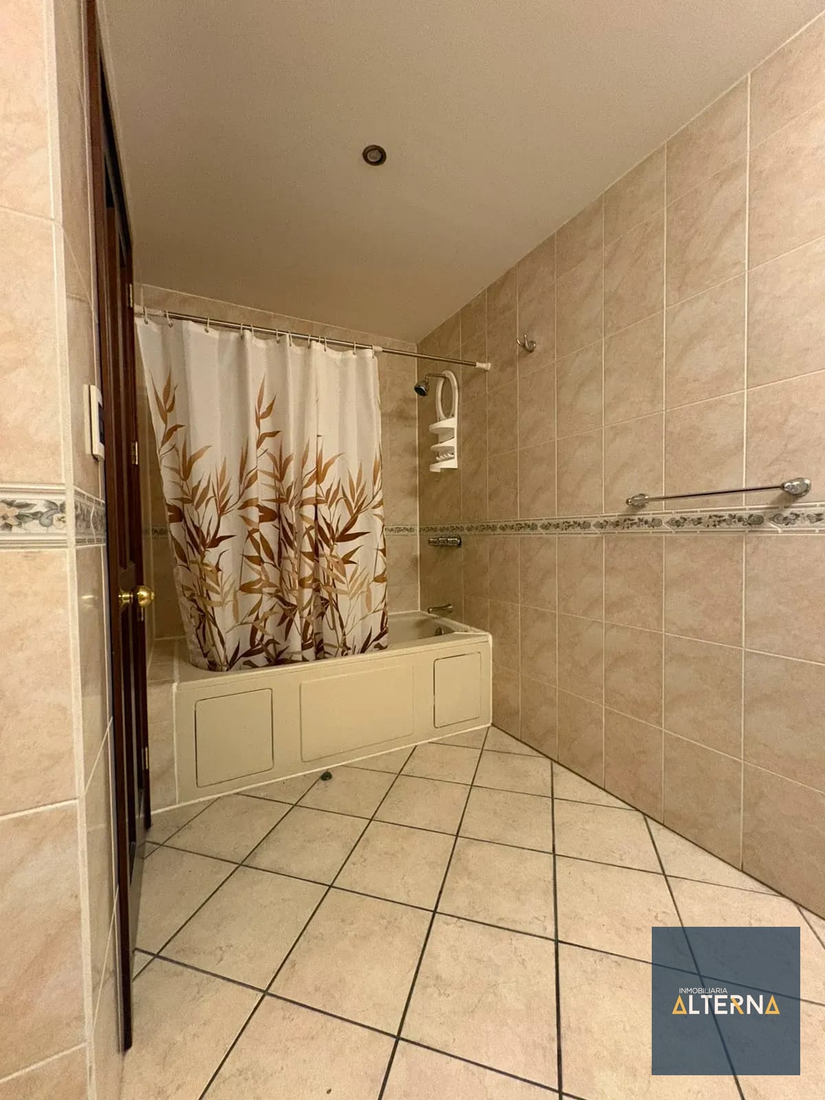 Lindo Apartamento Amueblado Renta Zona 10 — Apartamento en Alquiler en Zona 10, Guatemala, Ciudad — foto 4 de 5