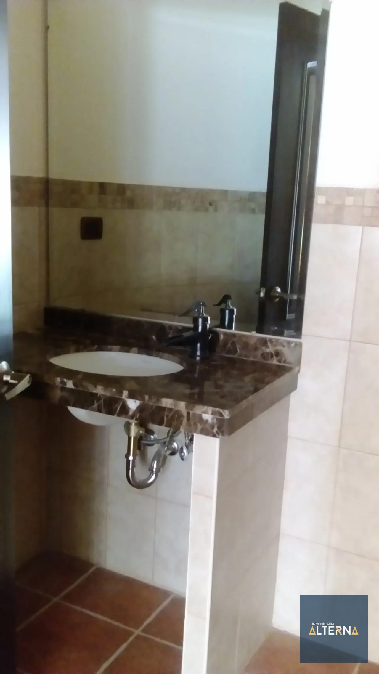 Apartamento de Primer Nivel con Jardin en Renta Zona 16 Kanajuyu a 5 M — Apartamento en Alquiler en Zona 16, Guatemala, Ciudad — foto 7 de 16