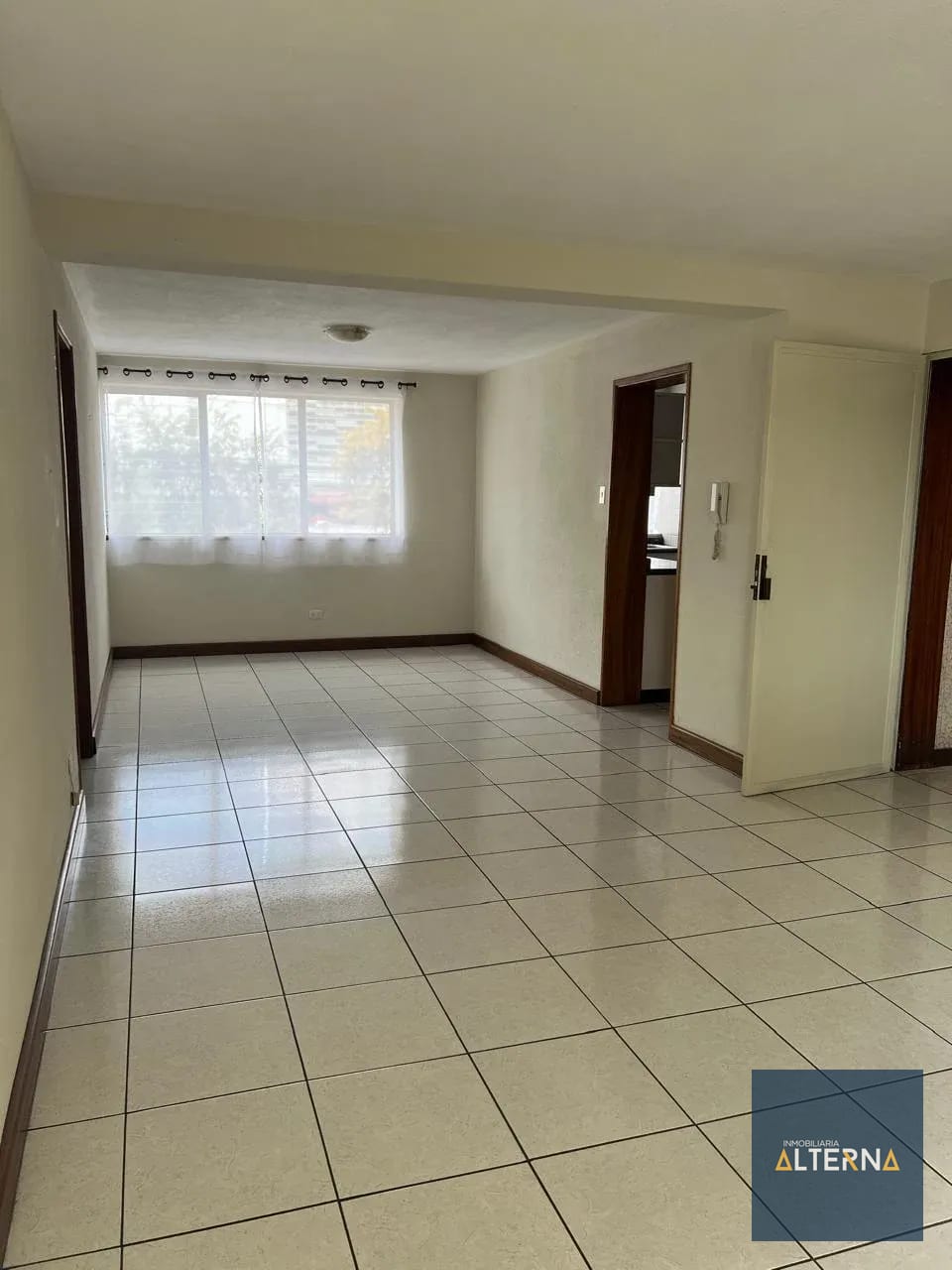 APARTAMENTO EN RENTA ZONA 9 Segundo nivel sin elevador — Apartamento en Alquiler en Zona 9, Guatemala, Ciudad — foto 4 de 13