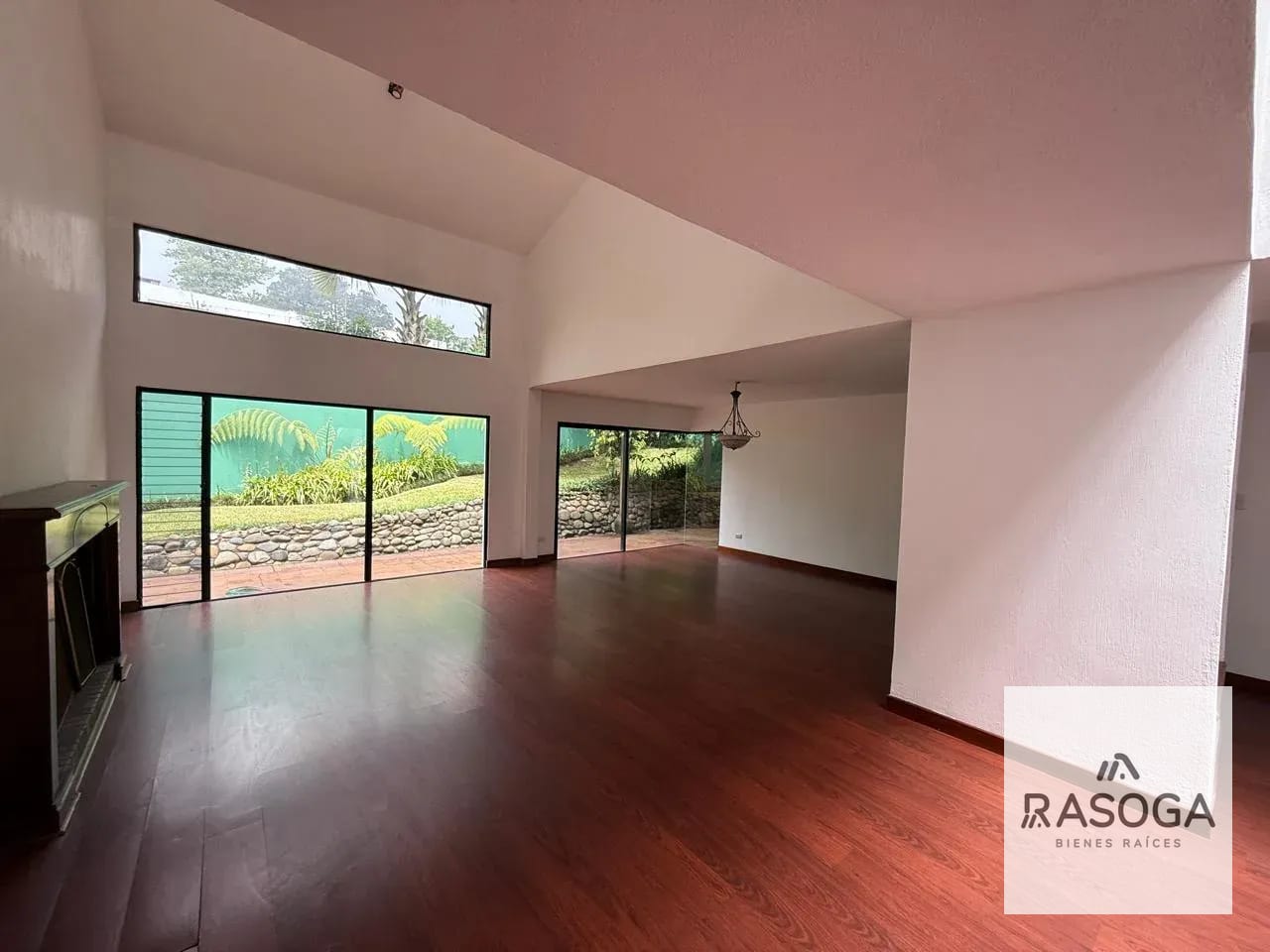 Vendo Preciosa Casa en KM 12 CAES, Sin Gradas en Primer Nivel — Casa en Venta en La Encantada, Carretera a El Salvador, Guatemala, Ciudad — foto 4 de 10