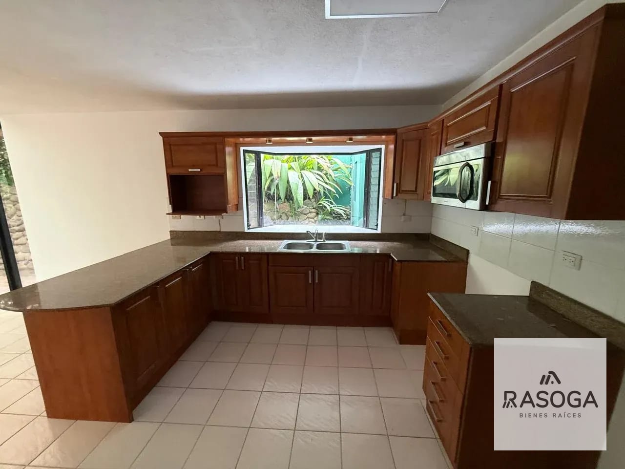 Vendo Preciosa Casa en KM 12 CAES, Sin Gradas en Primer Nivel — Casa en Venta en La Encantada, Carretera a El Salvador, Guatemala, Ciudad — foto 6 de 10