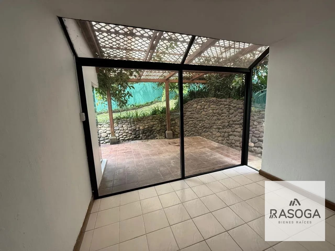 Vendo Preciosa Casa en KM 12 CAES, Sin Gradas en Primer Nivel — Casa en Venta en La Encantada, Carretera a El Salvador, Guatemala, Ciudad — foto 5 de 10