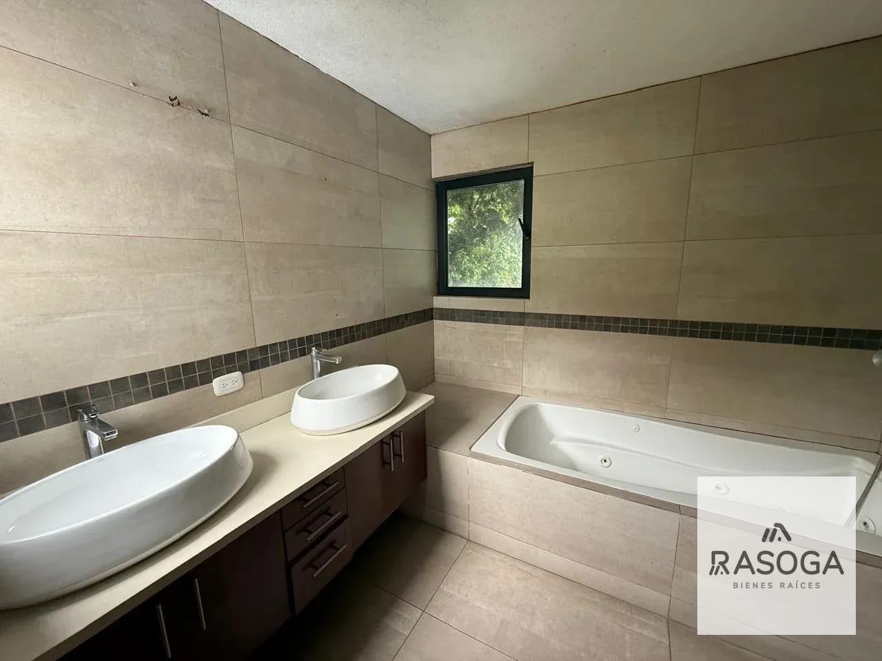 Vendo Preciosa Casa en KM 12 CAES, Sin Gradas en Primer Nivel — Casa en Venta en La Encantada, Carretera a El Salvador, Guatemala, Ciudad — foto 9 de 10