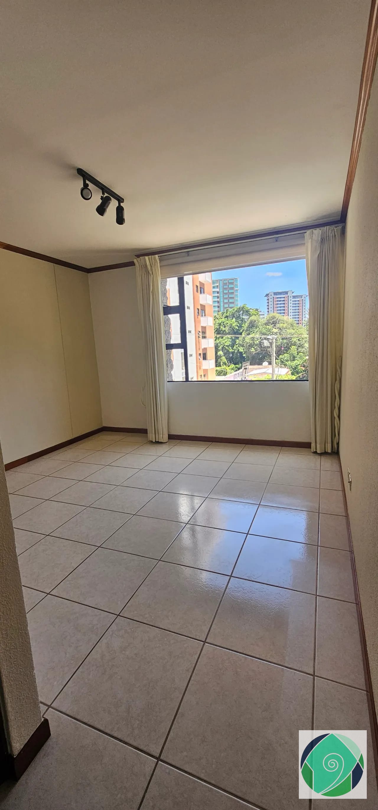 ALQULLER APARTAMENTO EN ZONA 10 — Apartamento en Alquiler en Torre Castelar, Zona 10, Guatemala, Ciudad — foto 8 de 17
