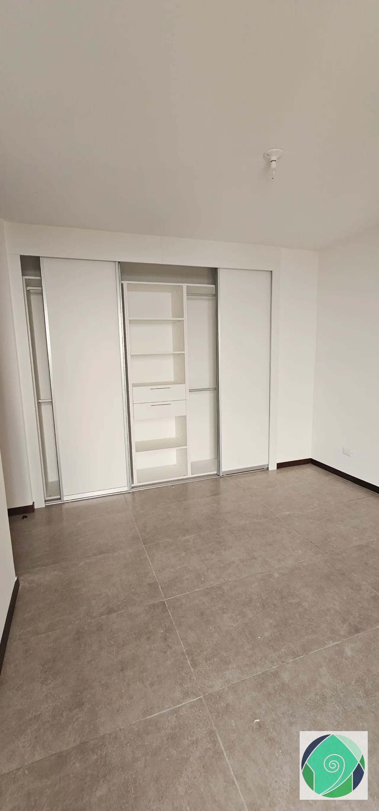 Venta apartamento de 2 habitaciones en San Lázaro, Zona 15 - Image 5