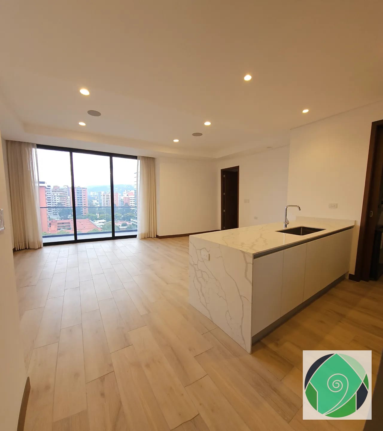 Alquiler Apartamento de 3 Habitaciones en Ferré Diez, Z10 — Apartamento en Alquiler en Ferré Diez, Zona 10, Guatemala, Ciudad — foto 4 de 16