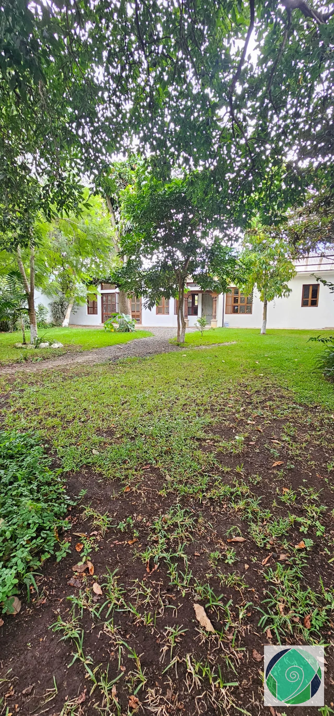 Alquiler casa con espectacular jardín en San Pedro el Alto, Antigua — Casa en Alquiler en San Pedro Las Huertas, Antigua, Sacatepéquez — foto 1 de 17