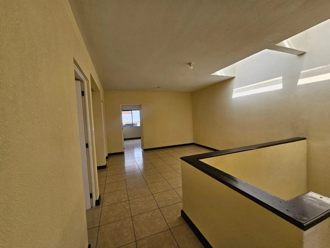 Renta de amplia casa, Portal de San Isidro 3, Zona 16 — Casa en Alquiler en Zona 16, Guatemala, Ciudad — foto 7 de 17
