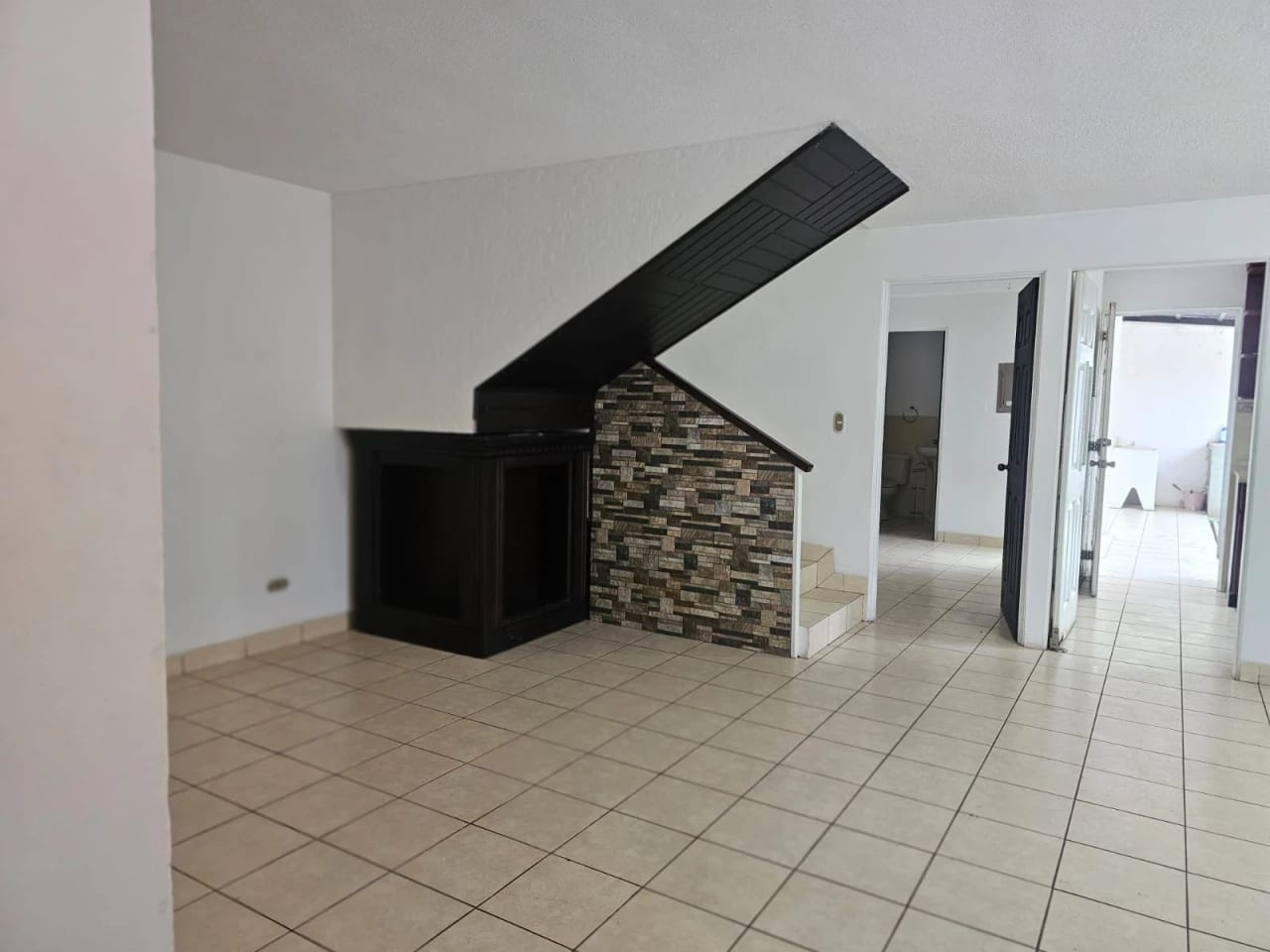 Casa en Renta, Zona 16, Portal de San Isidro II — Casa en Alquiler en Zona 16, Guatemala, Ciudad — foto 2 de 14