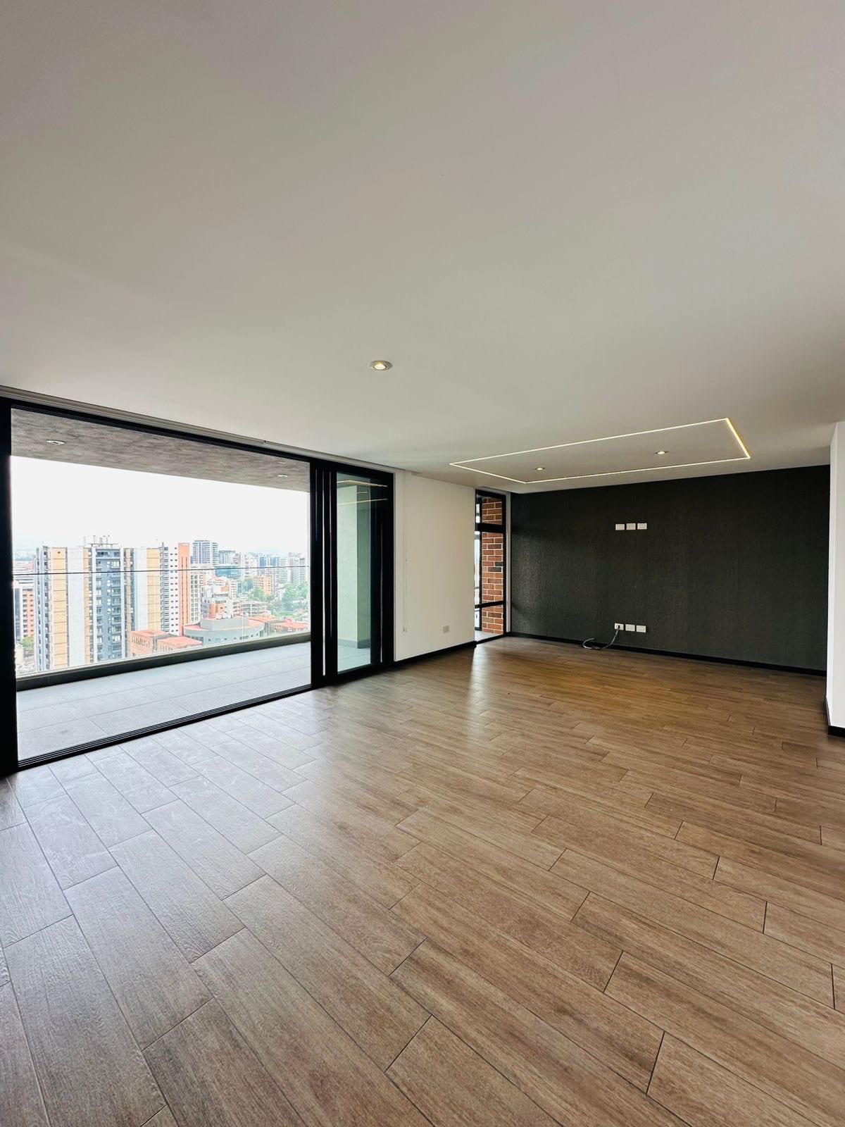 Apartamento nivel alto en renta zona 10 — Apartamento en Alquiler en Zona 10, Guatemala, Ciudad — foto 2 de 6