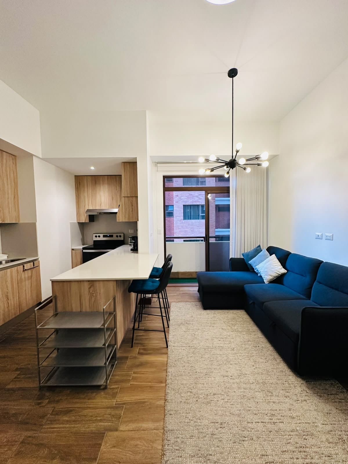 Apartamento amueblado en renta zona 10 — Apartamento en Alquiler en Zona 10, Guatemala, Ciudad — foto 1 de 4
