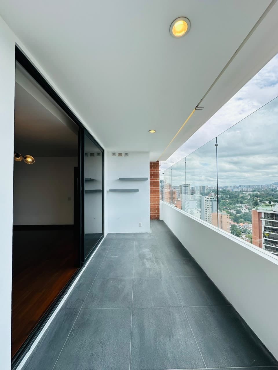 Espectacular apartamento en renta zona 14 — Apartamento en Alquiler en Zona 14, Guatemala, Ciudad — foto 5 de 8