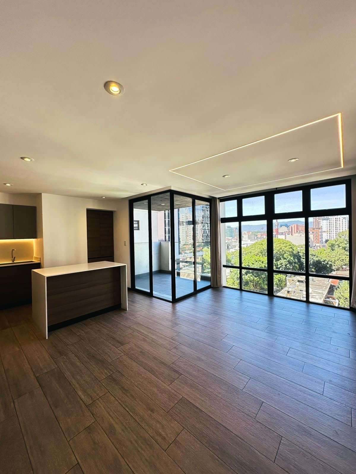 Hermoso apartamento en renta zona 10 — Apartamento en Alquiler en Zona 10, Guatemala, Ciudad — foto 1 de 7