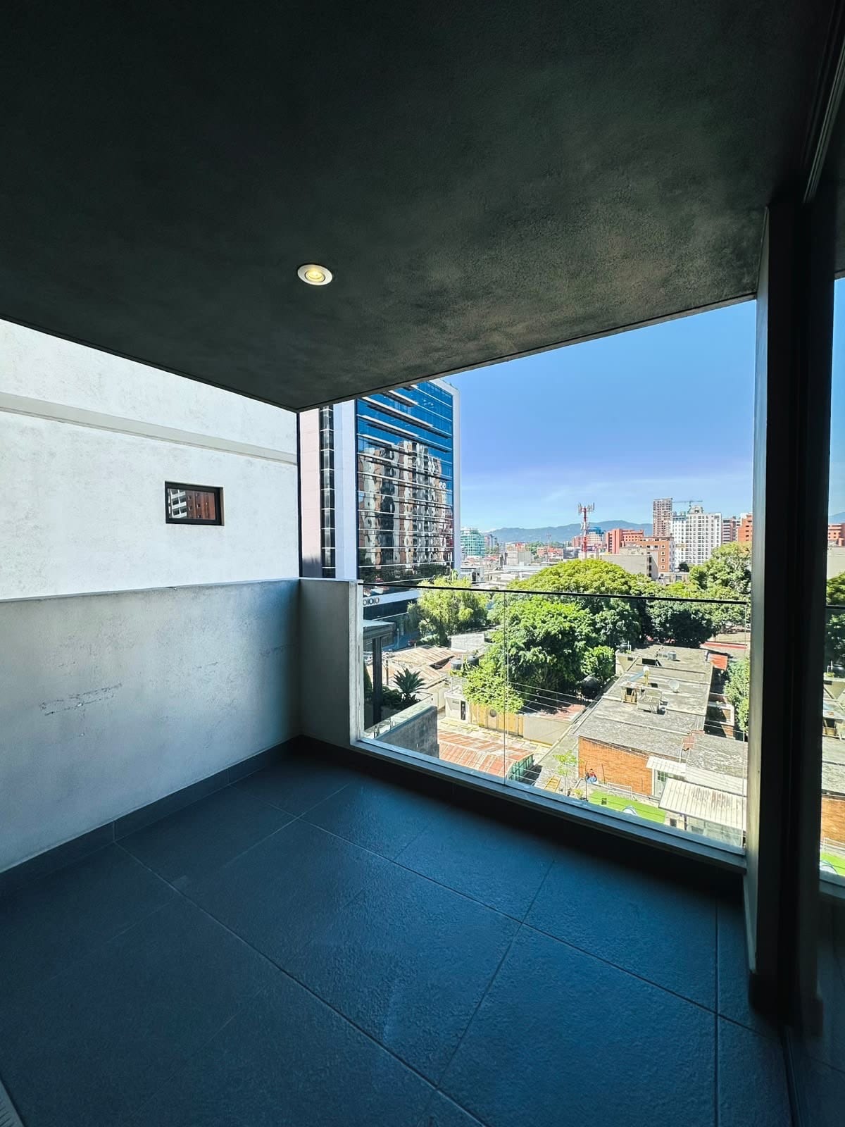 Hermoso apartamento en renta zona 10 — Apartamento en Alquiler en Zona 10, Guatemala, Ciudad — foto 3 de 7