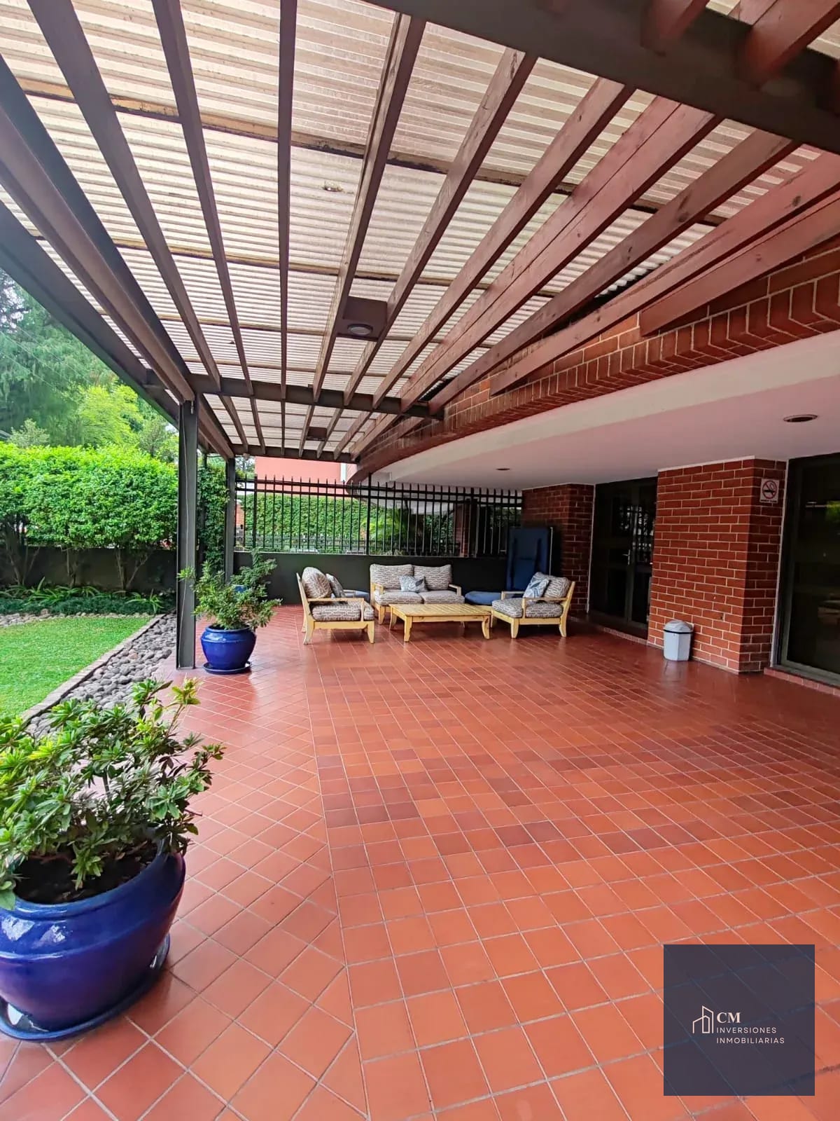 Jardín — Apartamento en Renta, Quinta Avenida Zona 14 — Apartamento en Alquiler en Quinta Avenida, Zona 14, Guatemala, Ciudad — foto 10 de 12