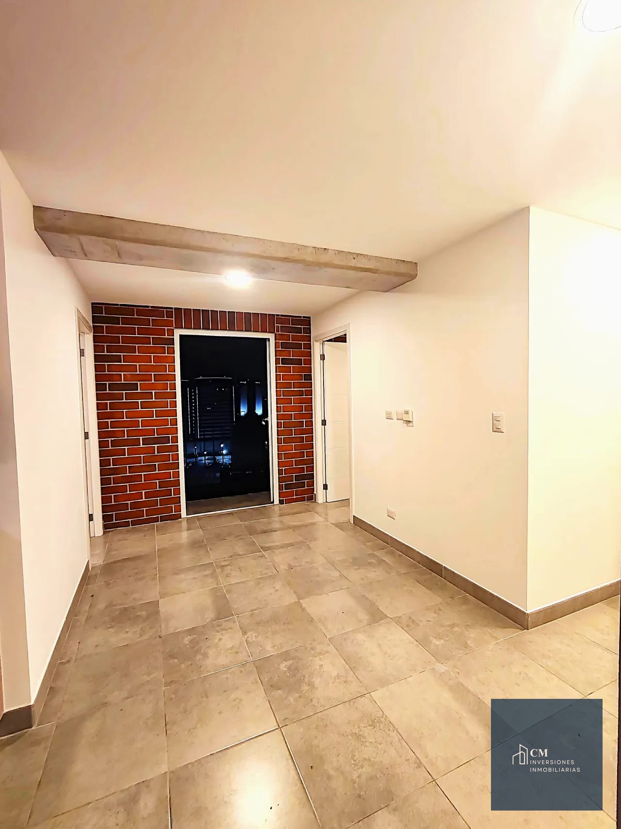 Sala — Apartamento en Zona 10: ¡Inversión inteligente en Ciudad Vieja! — Apartamento en Venta en Ciudad Vieja, Zona 10, Guatemala, Ciudad — foto 4 de 12